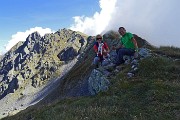 37 Proseguiamo sul sentierino di cresta 